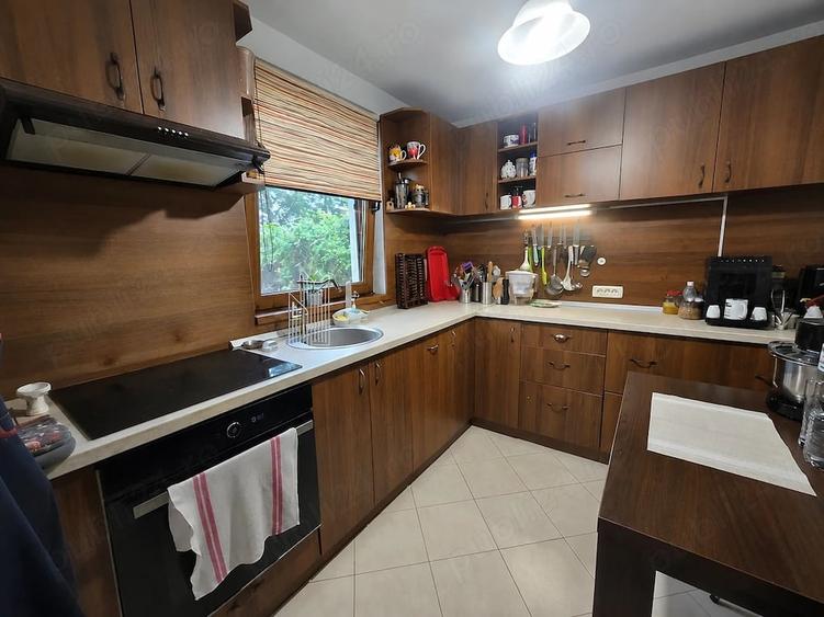 Casă cu Teren 660 Mp în Dumbrăvița
