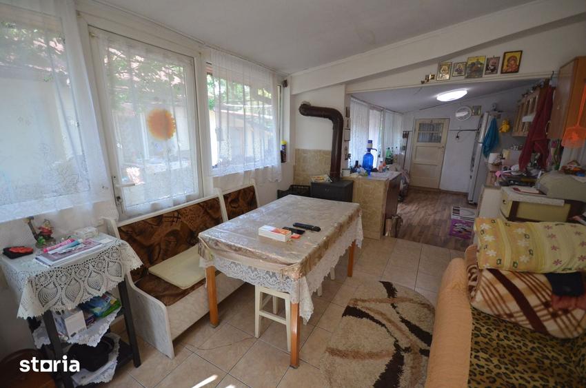 Casă cu 4 camere cu Teren 600 Mp în Andronache