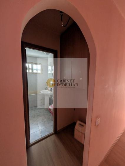Apartament cu 3 camere semidecomandat în Gorjului