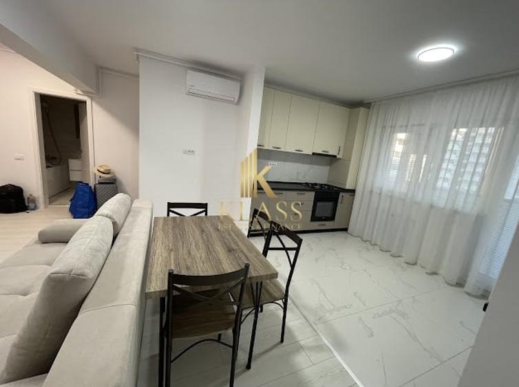 Apartament cu 3 camere decomandat, mobilat în Berceni
