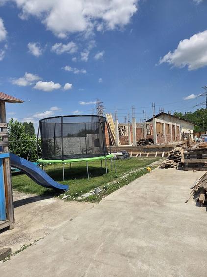 Casă cu 4 camere cu Teren 1000 Mp în Stăncești