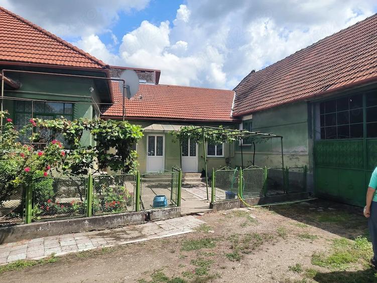 Casă cu 4 camere cu Teren 3665 Mp în Turdaș