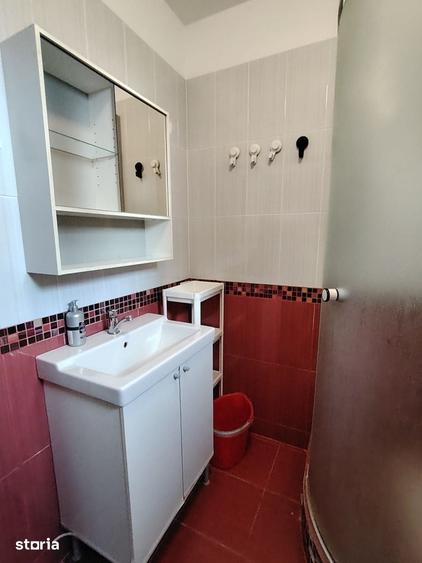 Apartament cu 3 camere în Tei