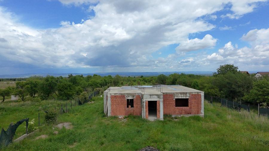 Casă individuală cu 3 camere cu Teren 4542 Mp în Sâmbăta de Sus