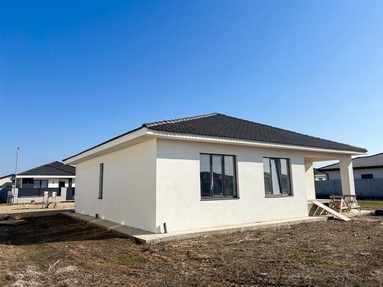 Casă cu 4 camere cu Teren 500 Mp în Sântandrei