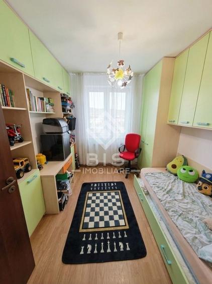 Apartament cu 3 camere decomandat în Sud