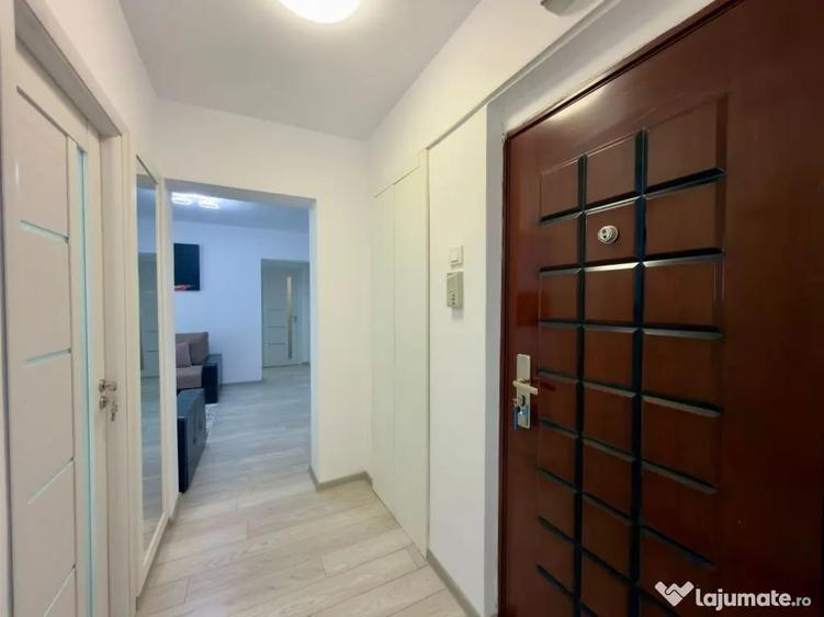 Apartament cu 3 camere semidecomandat în Central