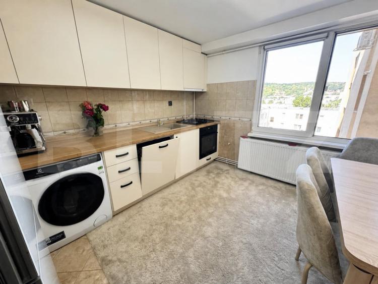 Apartament cu 4 camere decomandat în Tudor