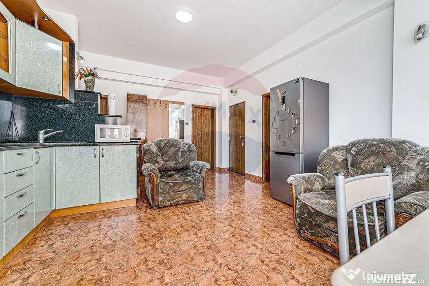 Apartament cu 3 camere decomandat în Boul Roșu
