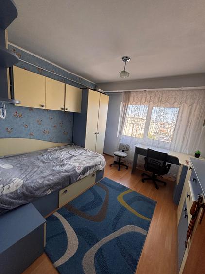 Apartament cu 3 camere decomandat în Rolast