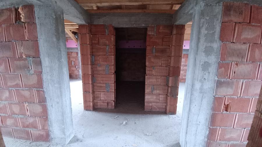 Casă individuală cu 5 camere cu Canalizare în Măgura