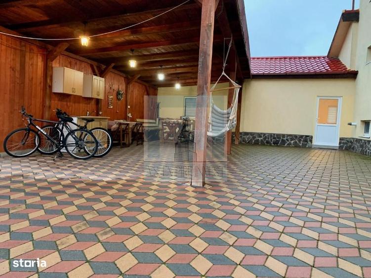 Casă cu 8 camere cu Canalizare în Sânpetru