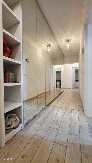 Apartament cu 3 camere decomandat în Jiului