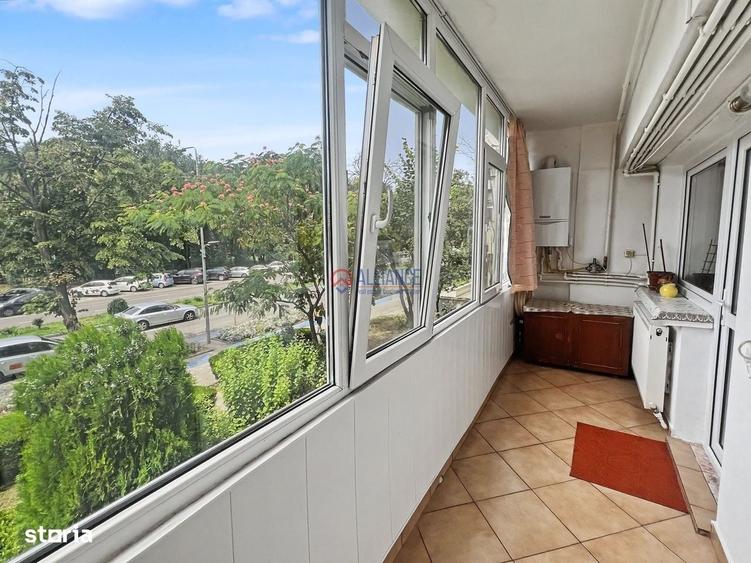 Apartament cu 3 camere decomandat în Delfinariu