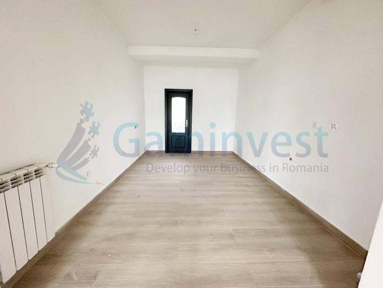 Casă individuală cu 13 camere cu Canalizare în Iosia