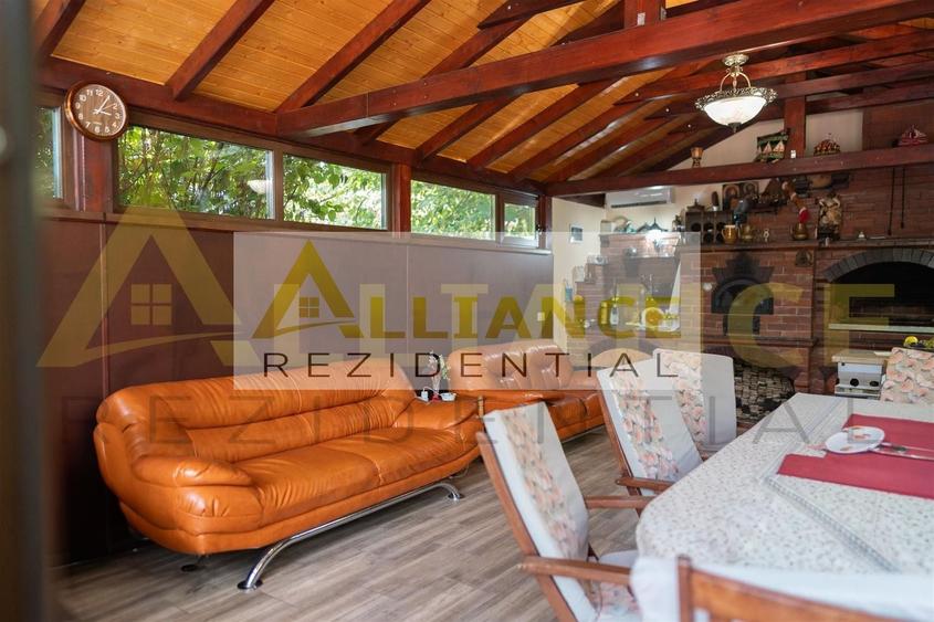 Casă individuală cu 7 camere decomandat cu Piscina în Central