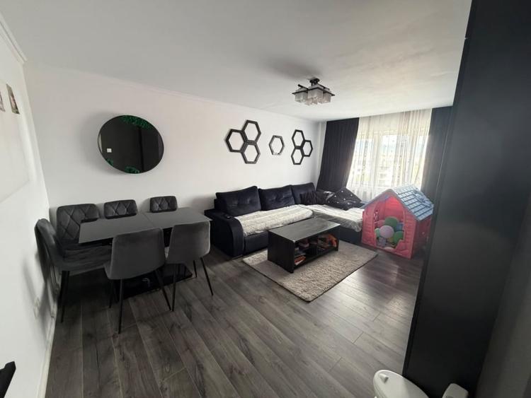 Apartament 3 camere, 71 mp, zona Hotvon - 1