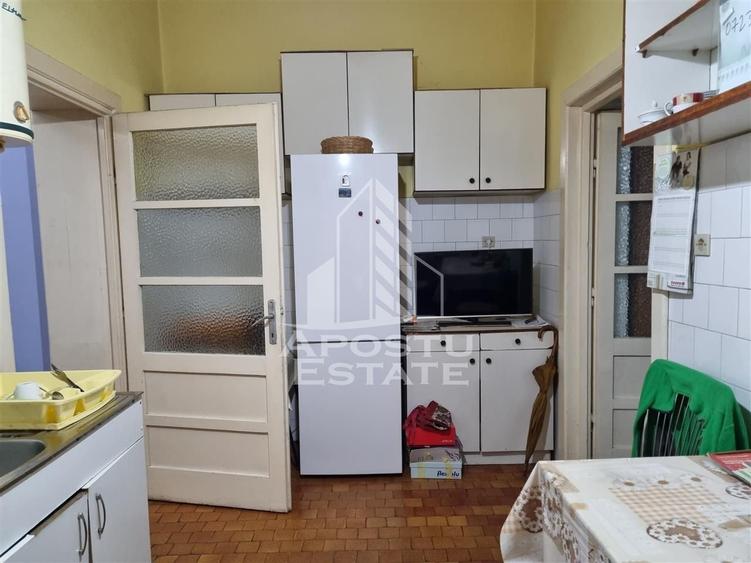 Apartament cu 4 camere nedecomandat, mobilat în Ultracentral