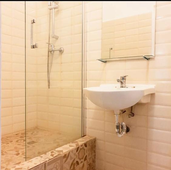 Apartament cu 5 camere decomandat, mobilat în P-ța Universității