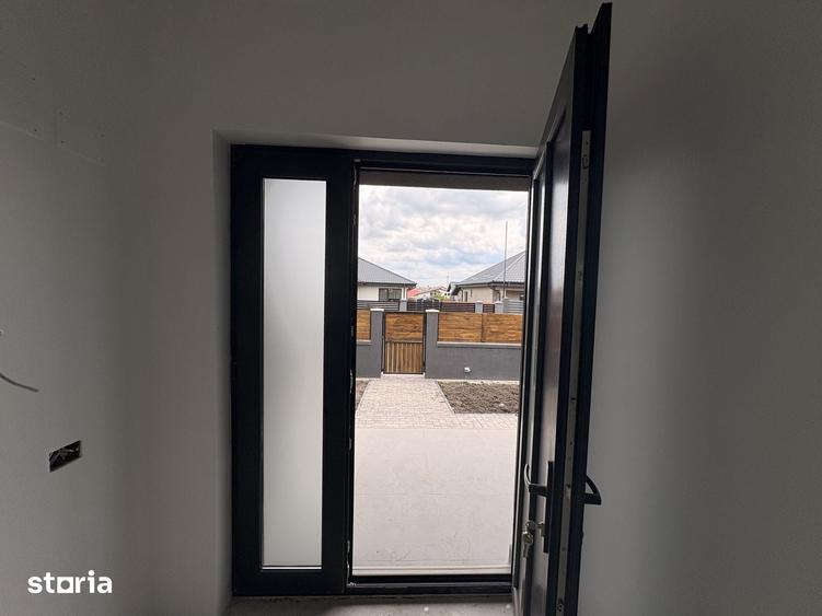 Casă cu 4 camere cu Teren 455 Mp în Șendreni