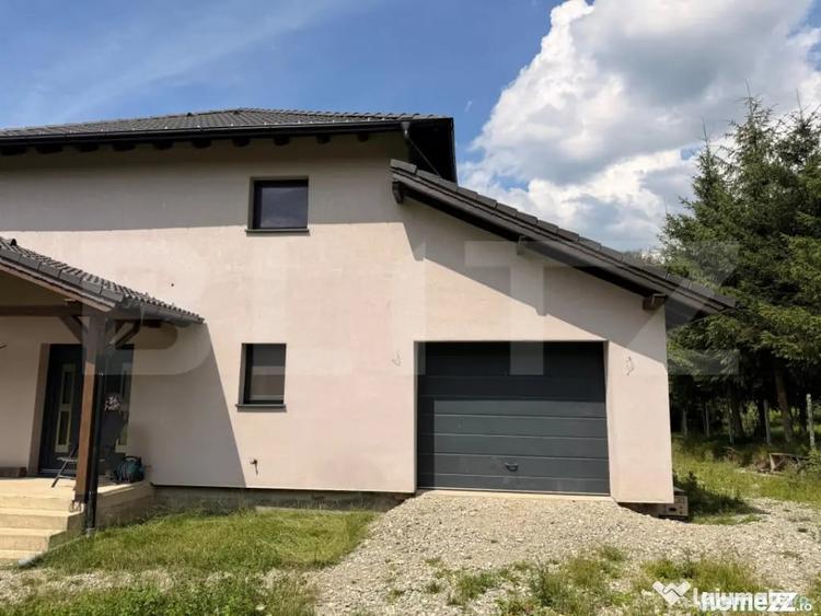 Casă cu 4 camere cu Teren 4150 Mp în Cheile Râșnoavei