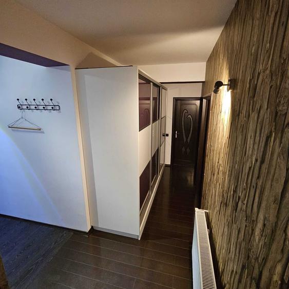 Apartament cu 3 camere decomandat în Turnișor