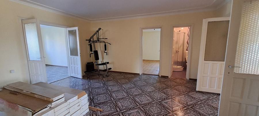 Casă individuală cu 14 camere cu Piscina în Sud-Est