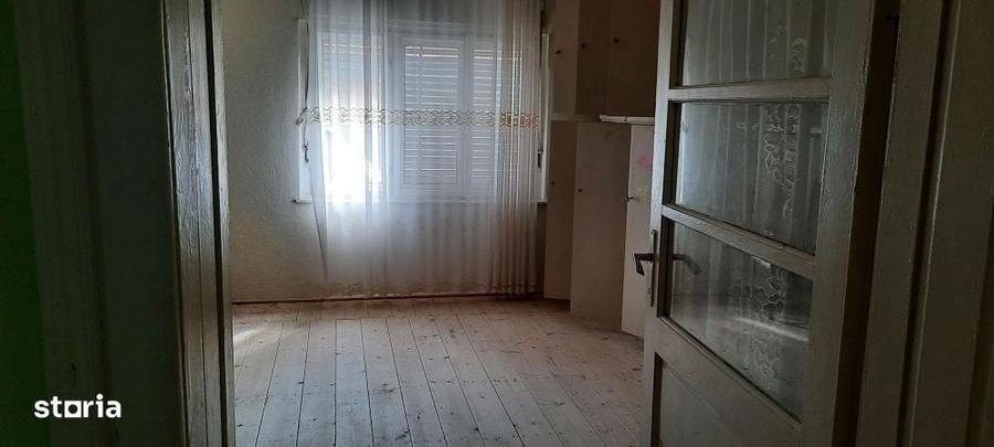 Casă cu 4 camere cu Teren 720 Mp în Poiana Sibiului