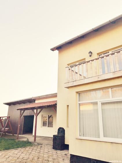 Casă cu 6 camere cu Teren 2255 Mp în Cenad