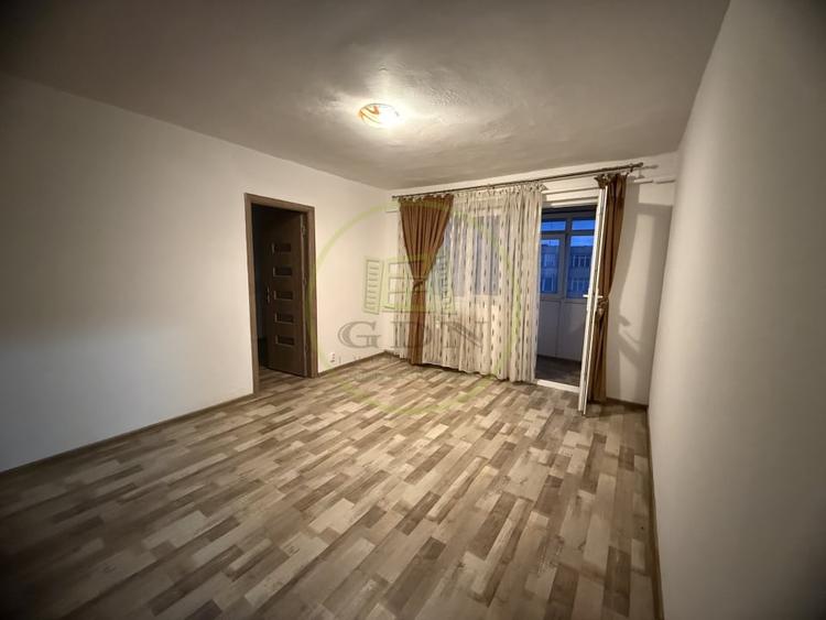 Apartament cu 2 camere semidecomandat în Craiovița Nouă