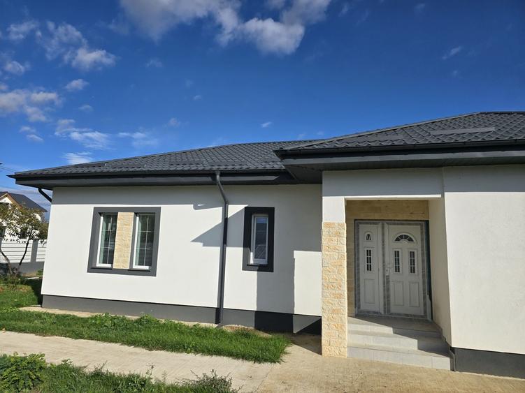 Casă cu 4 camere în Buriaș