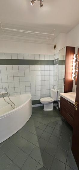Apartament cu 4 camere decomandat, mobilat în Barbu Văcărescu