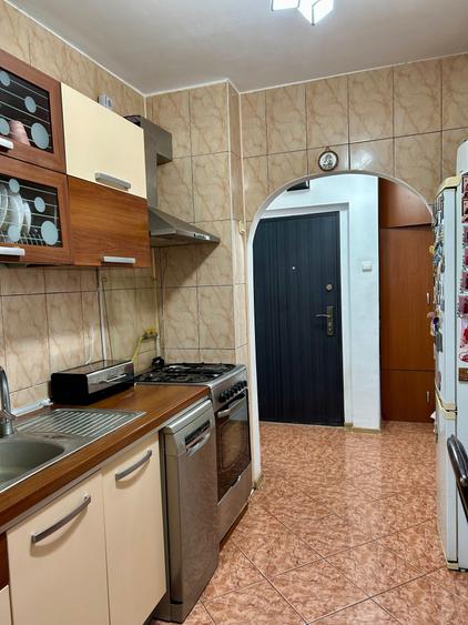 Apartament cu 2 camere semidecomandat în Democrației