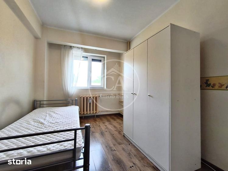 Apartament cu 4 camere decomandat în Rogerius