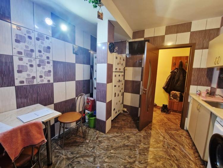 Apartament cu 3 camere semidecomandat, mobilat în Bucur Obor