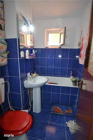 Apartament cu 3 camere decomandat în Astra