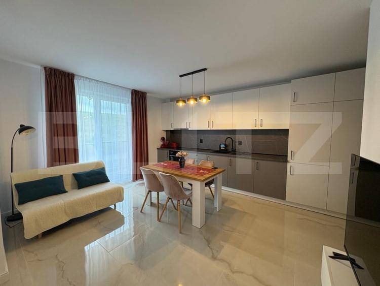 Apartament cu 3 camere semidecomandat, mobilat în Chinteni
