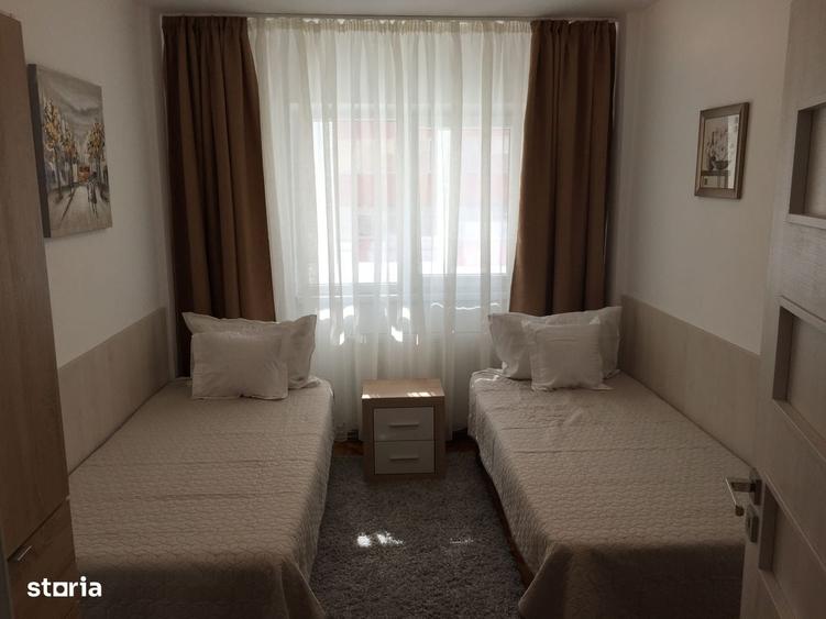 Apartament cu 3 camere decomandat în Răcădău
