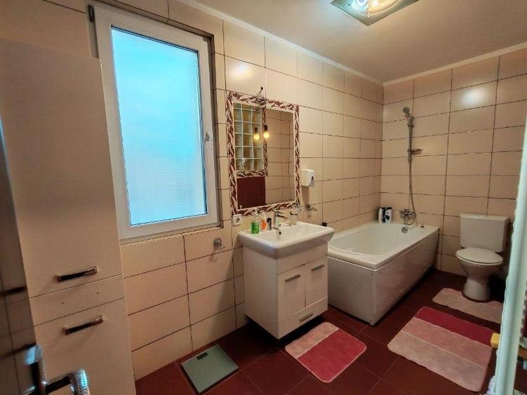 Casă cu 4 camere cu Teren 300 Mp în Prelungirea Ghencea
