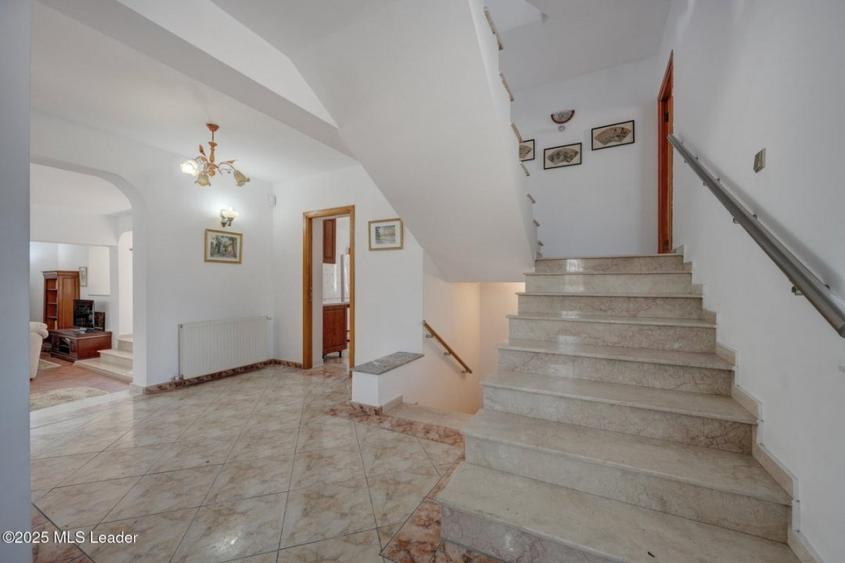 Casă individuală cu 8 camere cu Canalizare în Pipera