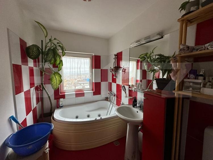 Apartament cu 3 camere decomandat, mobilat în Bună Ziua