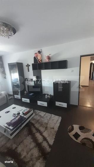 Apartament 3 camere, 68 mp, zona Micro 11