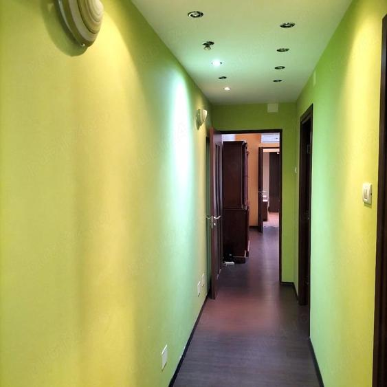 Apartament cu 3 camere semidecomandat în Circumvalațiunii