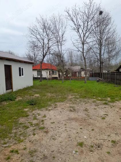 Casă cu 3 camere cu Teren 500 Mp în Izvoru