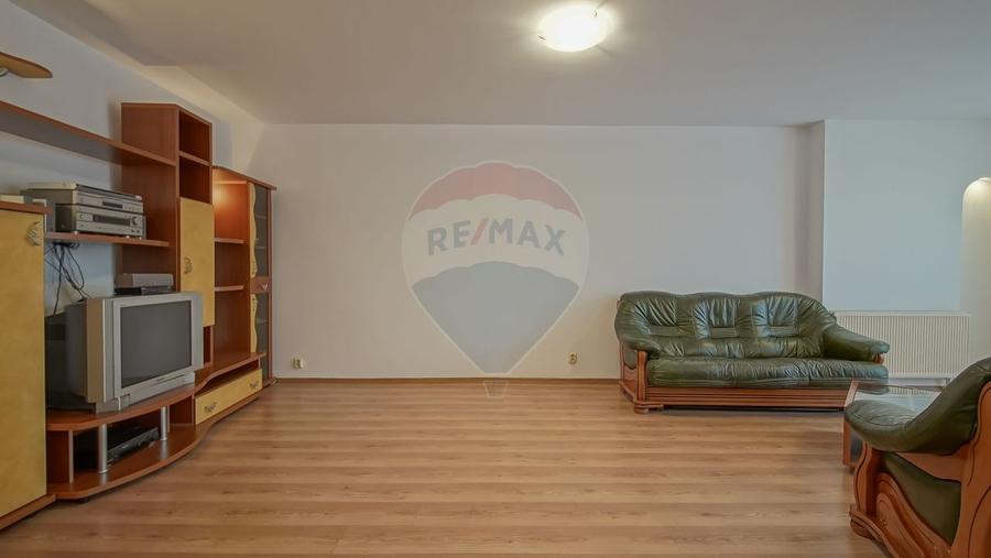 Apartament cu 3 camere decomandat, mobilat în 13 Decembrie