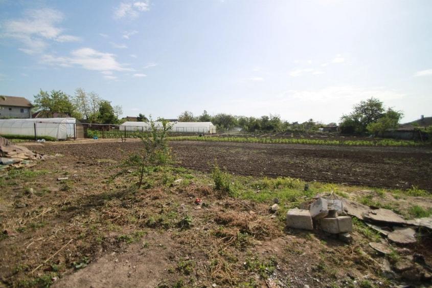 Teren Construcții intravilan de 492 mp, în Lazu