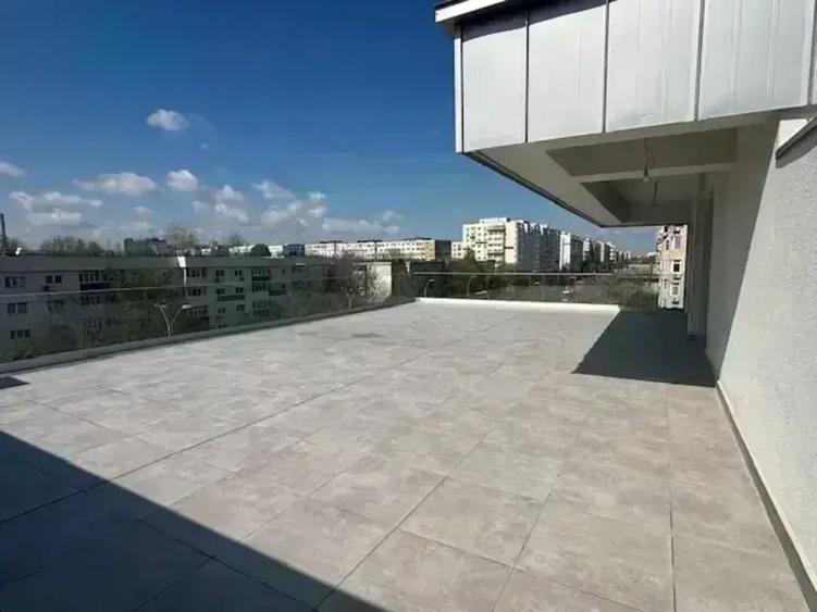 Penthouse cu 3 camere decomandat în Berceni
