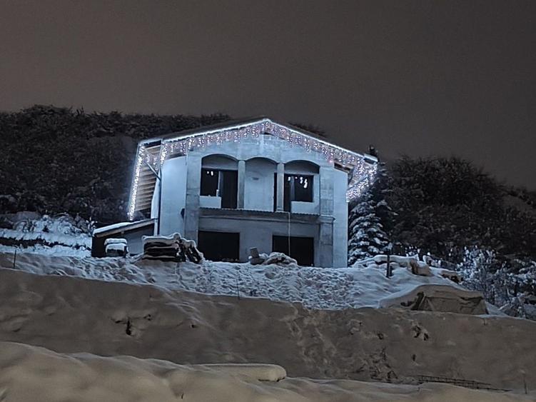 Casă cu 3 camere în Corunca