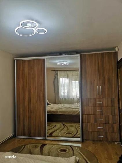 Apartament cu 3 camere decomandat în Remetea