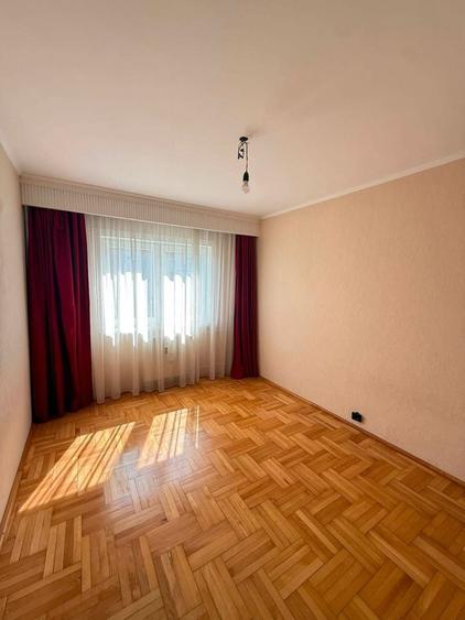 Apartament cu 3 camere , zona Rogerius - 5